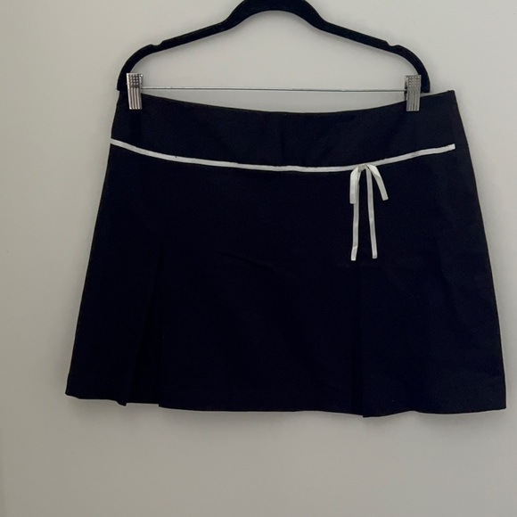 Mid Rise Bow Mini A-Line Skirt - Picture 2 of 13